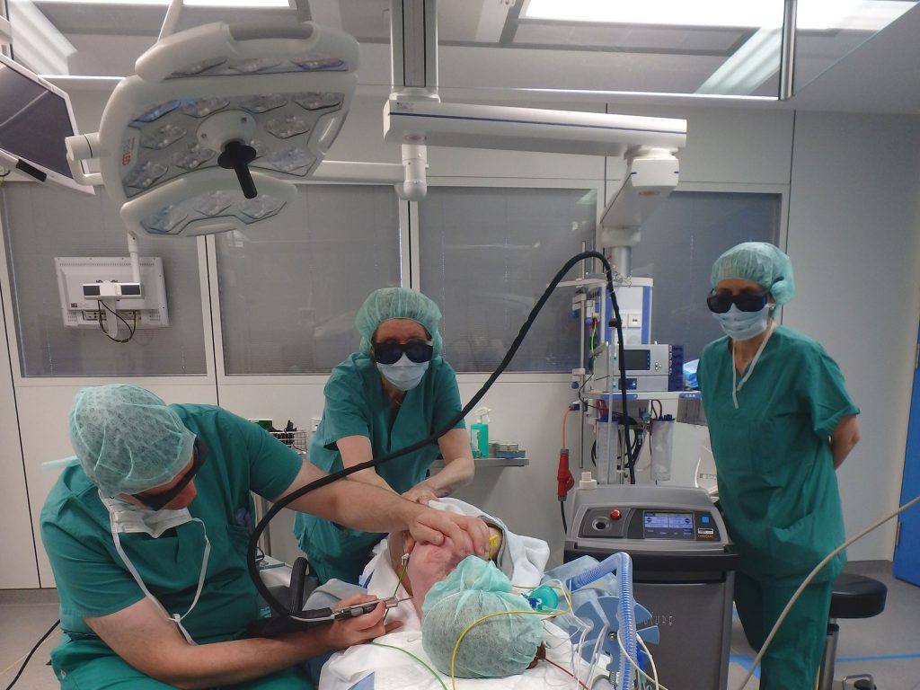 Kombinierter NDYAG-/Farbstofflaser für 77.350 € angeschafft