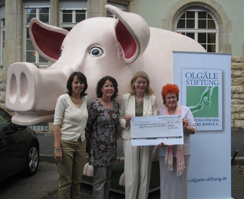 Scheckübergabe im SchweineMuseum