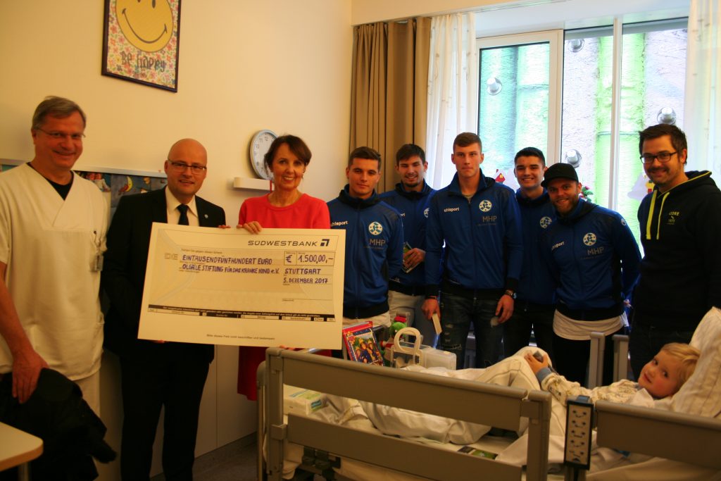 Stuttgarter Kickers Spieler zu Besuch im Olgäle