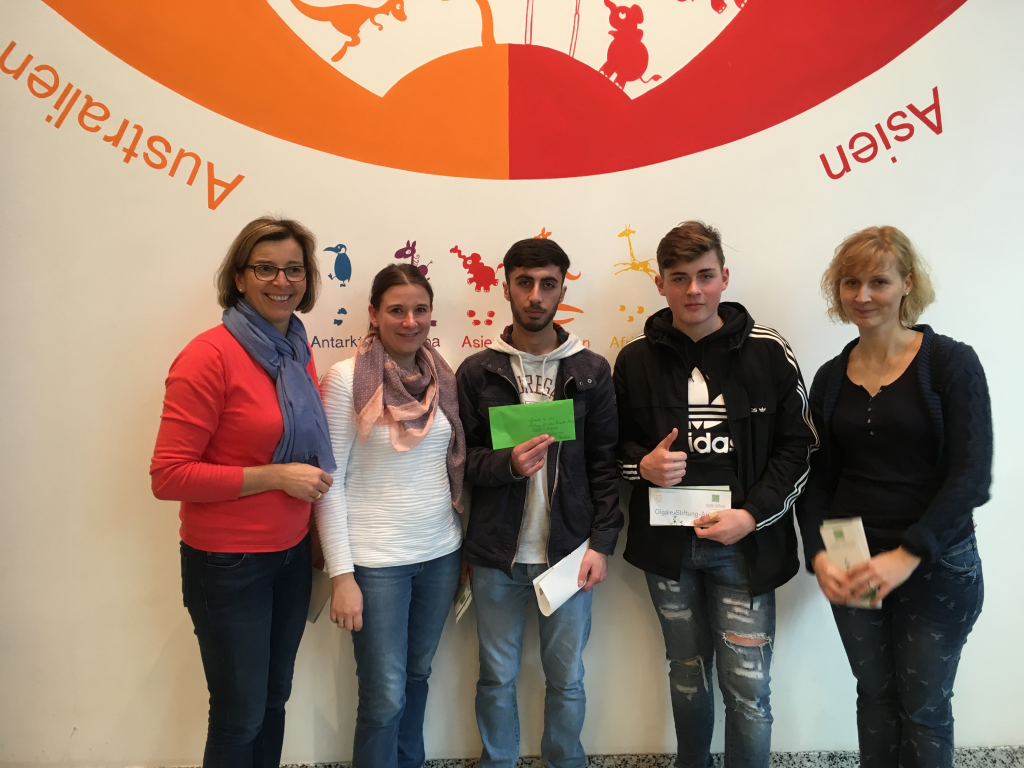 Schüler der Osterfeld Realschule Pforzheim helfen