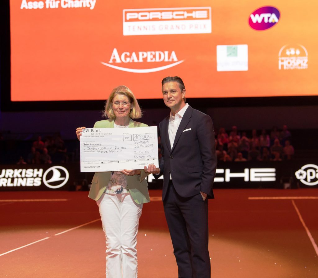 Porsche Tennis Grand Prix-Aktion „Asse für Charity“