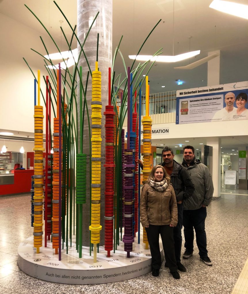 Firma Aetna aus Stuttgart spendet für die Klinikclowns