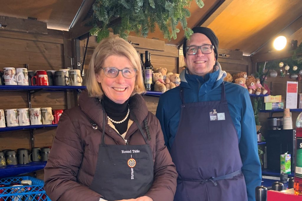 Glühwein für den guten Zweck: Round Table 82 Stuttgart spendet erneut an die Olgäle-Stiftung