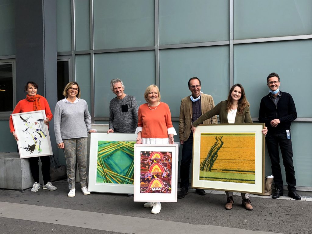 Deutscher Sparkassenverlag spendet acht Kunstwerke an die Olgäle-Stiftung