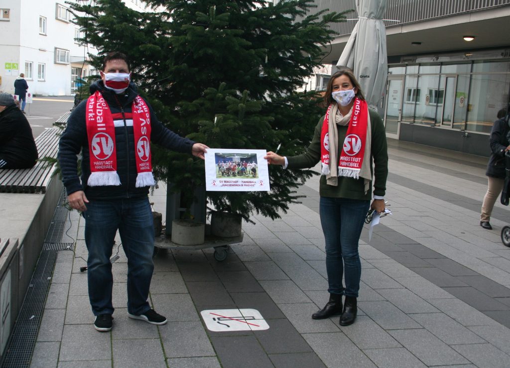 Handballer Jungsenioren des SV-Magstadt spenden für die Klinik-Clowns