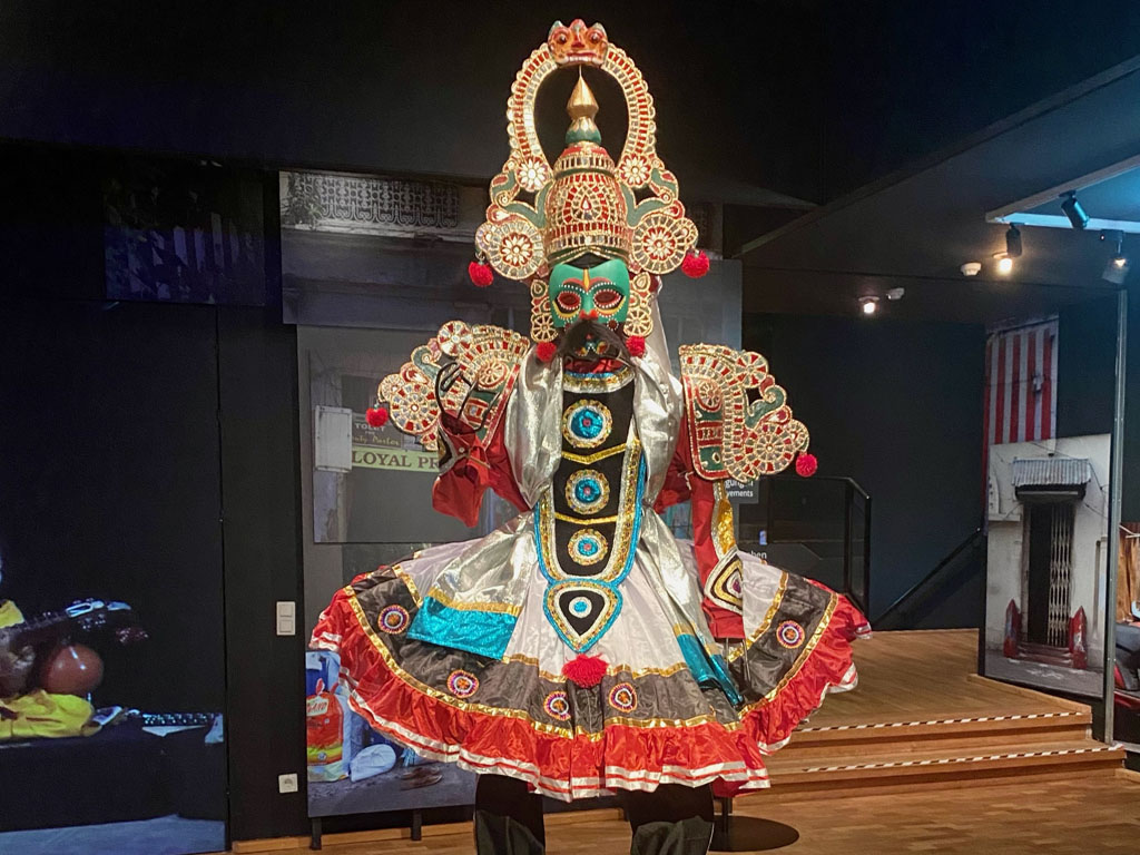 Von Liebe und Krieg: Führung unserer ehrenamtlichen Mitarbeiterinnen und Mitarbeiter durch das Lindenmuseum