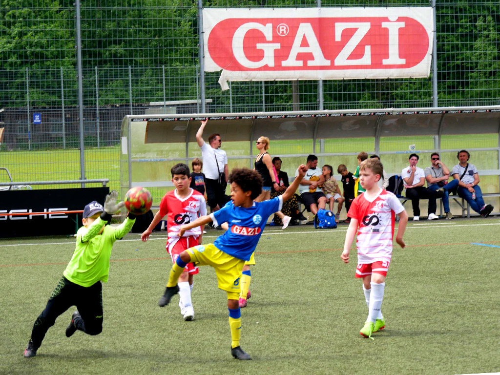 F-Jugend der Stuttgarter Kickers sammelt Spenden