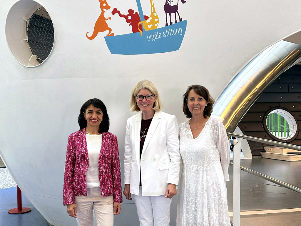 Landtagspräsidentin Muhterem Aras besucht Olgäle-Stiftung und das Olgahospital