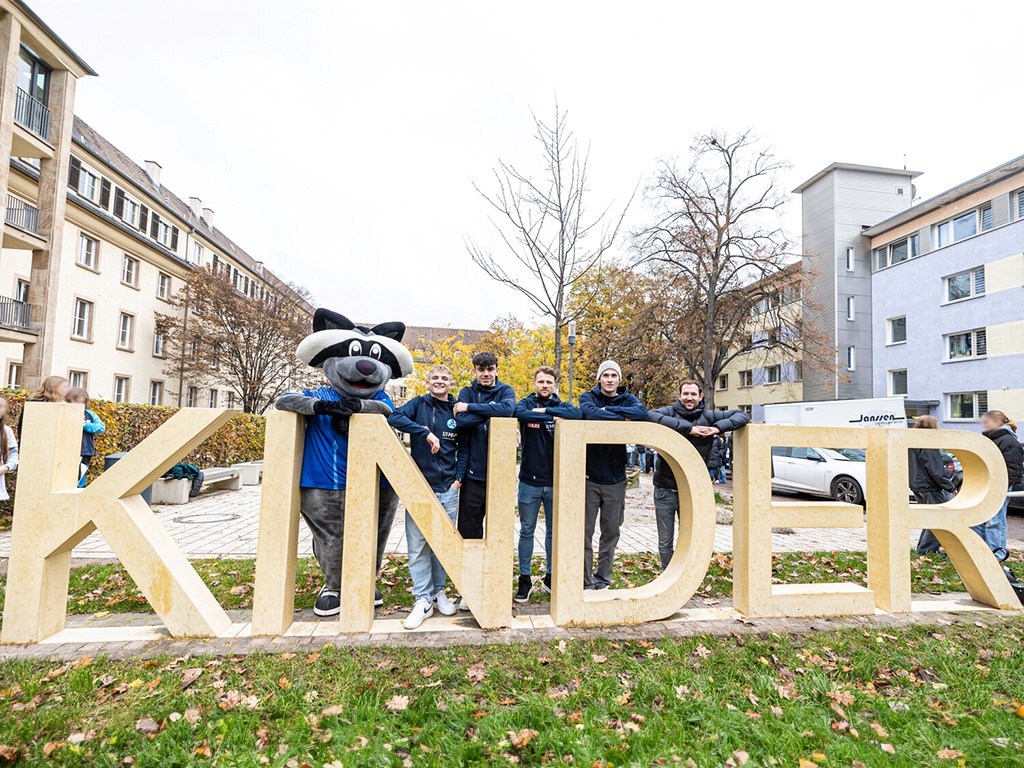 Stuttgarter Kickers-Spieler begeistern auf der Kinder- und Jugendpsychiatrie