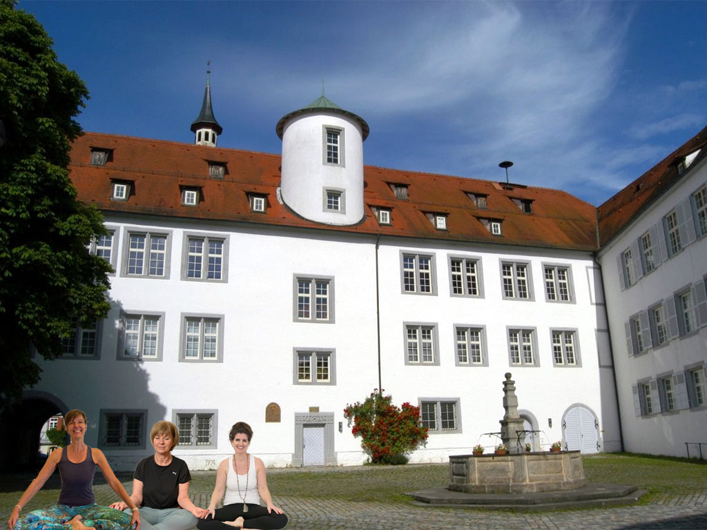 Weltyogatag im Schlosshof Waldenbuch – Aktion zugunsten unserer Klinik-Clowns