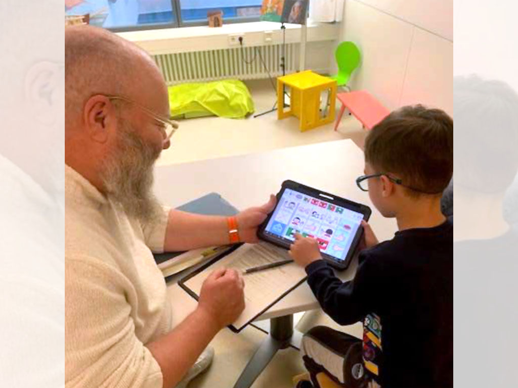 Neues Tablet für die Kommunikationssprechstunde