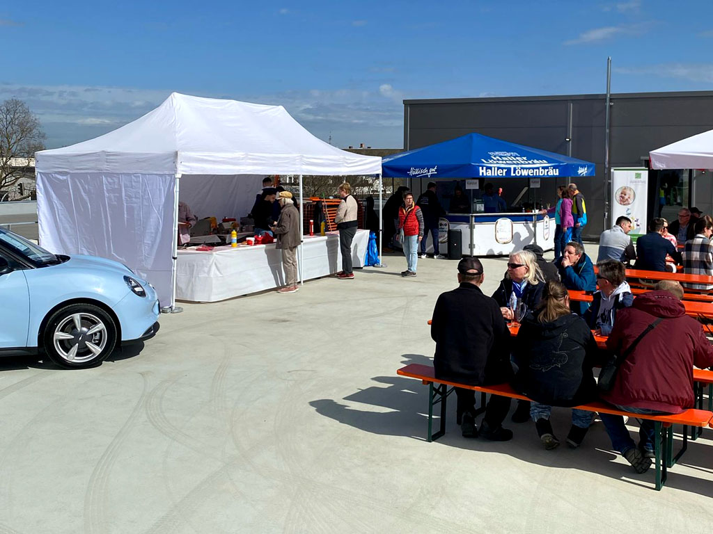 Spendenaktion bei der Eröffnung des Autohaus Bauer