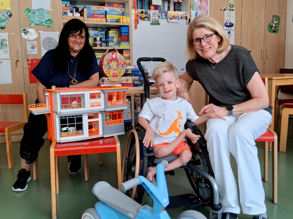 Sachspende von Philipp Kienzle für das Spielzimmer der Kinderorthopädie